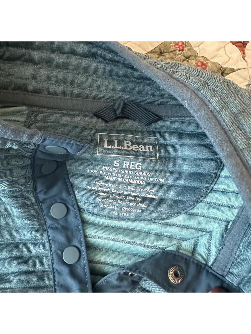 L.L.Bean Airlight Knit Pullover in Deep Lake Heather blue quilted quarter button - Picture 3 of 5